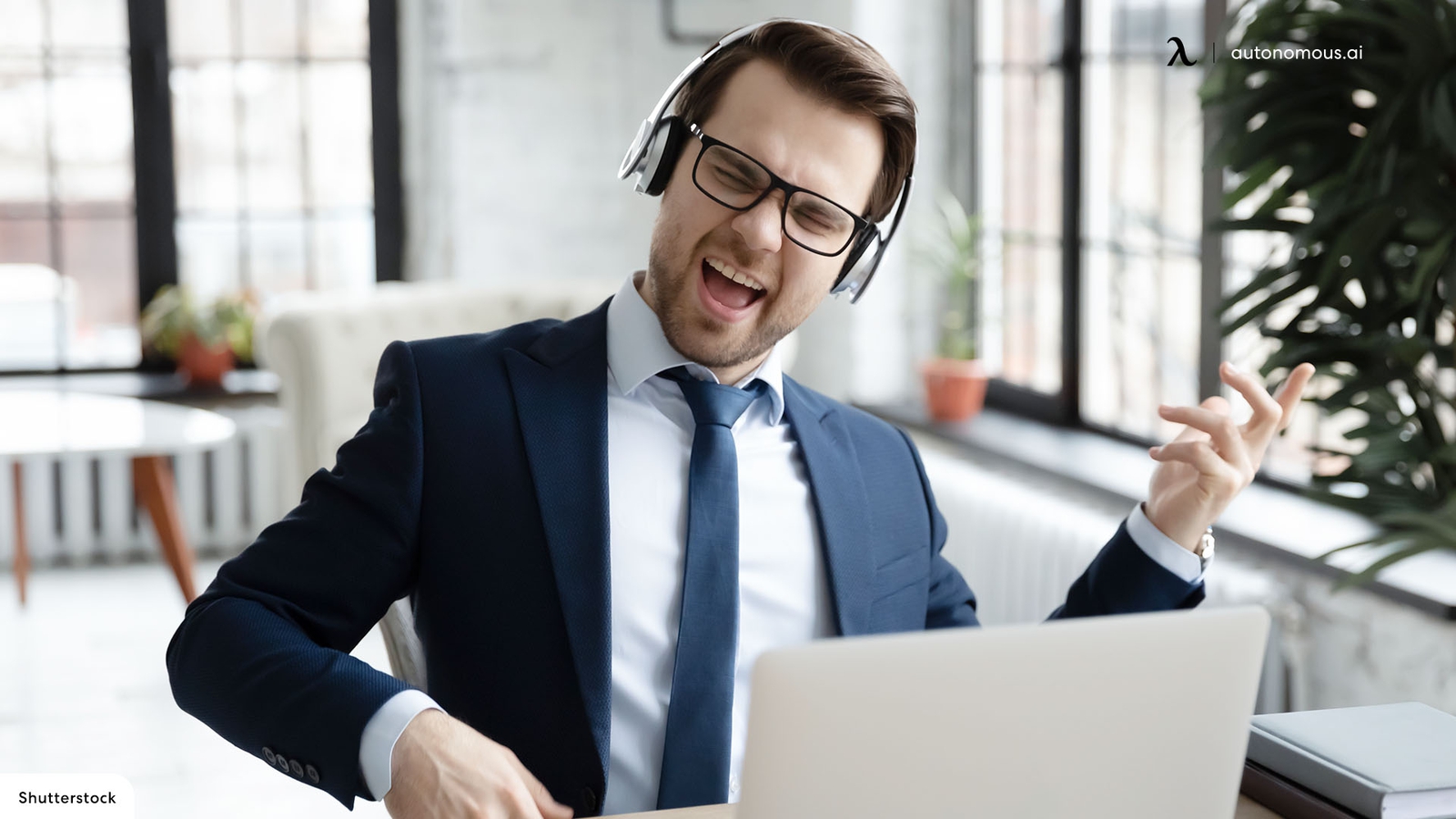 Benefits of Music in The Workplace for Work Performance