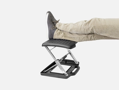Autonomous footrest outlet
