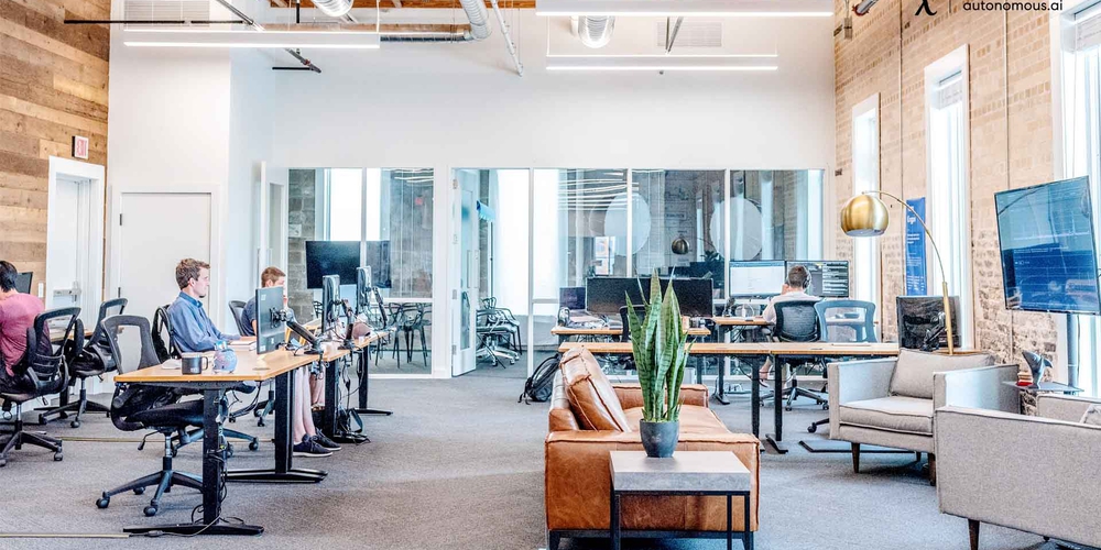 What Is Office Hoteling? 8 Benefits for Company Workspace