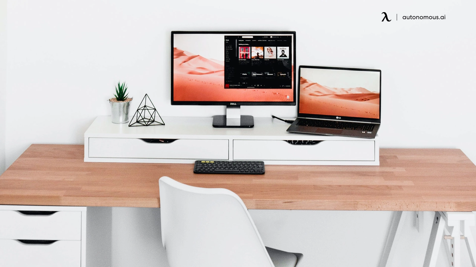 11 Best Corner Desk for Dual Monitor Users