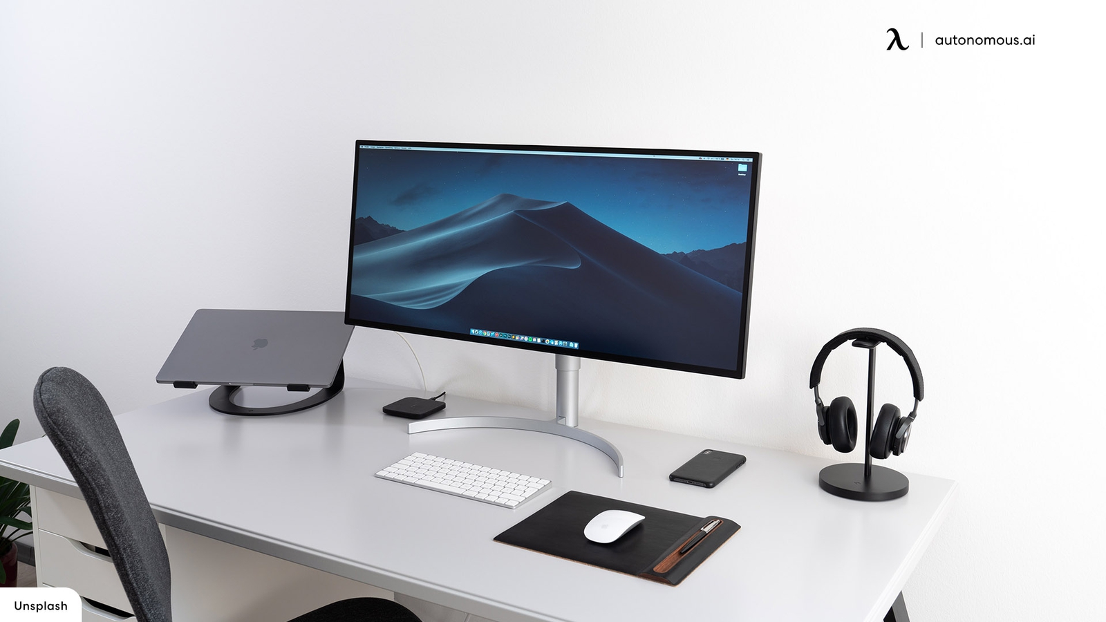 5 Minimalist Monitors for a Clean Desk Setup in 2023