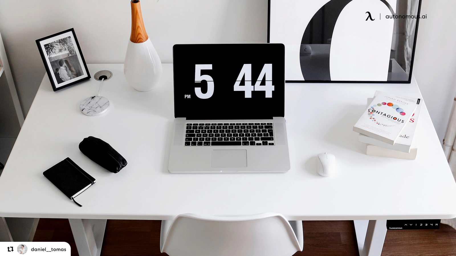 9 Best Standing Desks for MacBook Pro and MacBook Air Setup