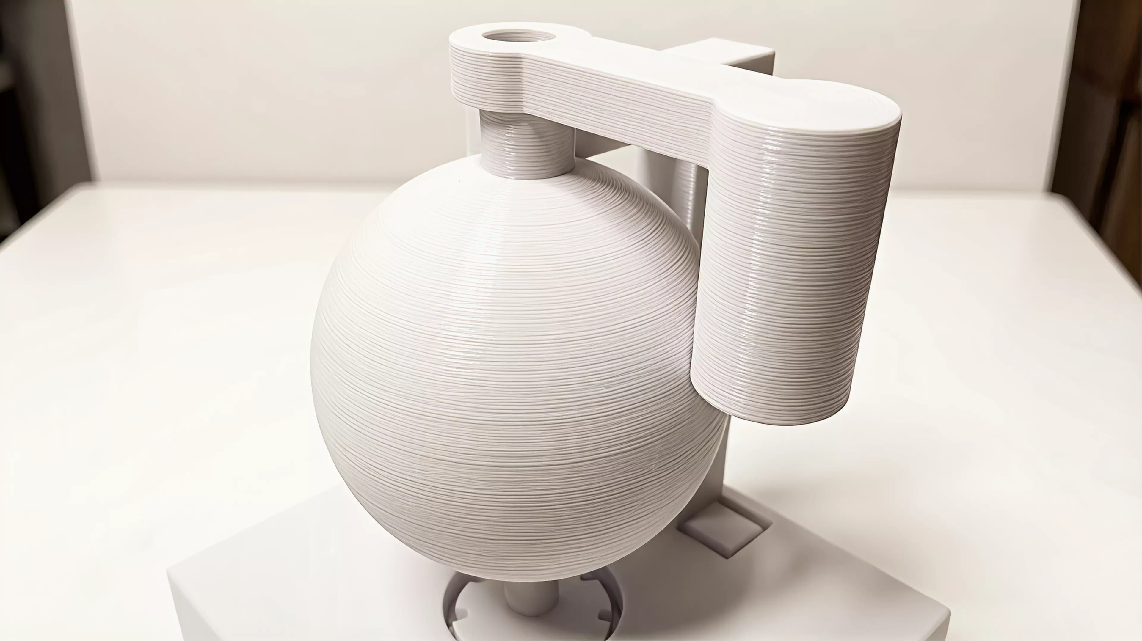 A hand-cranked desk toy designed to display eight lunar phases.