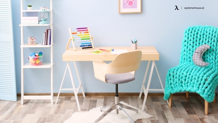 Kids' Desks & Chairs