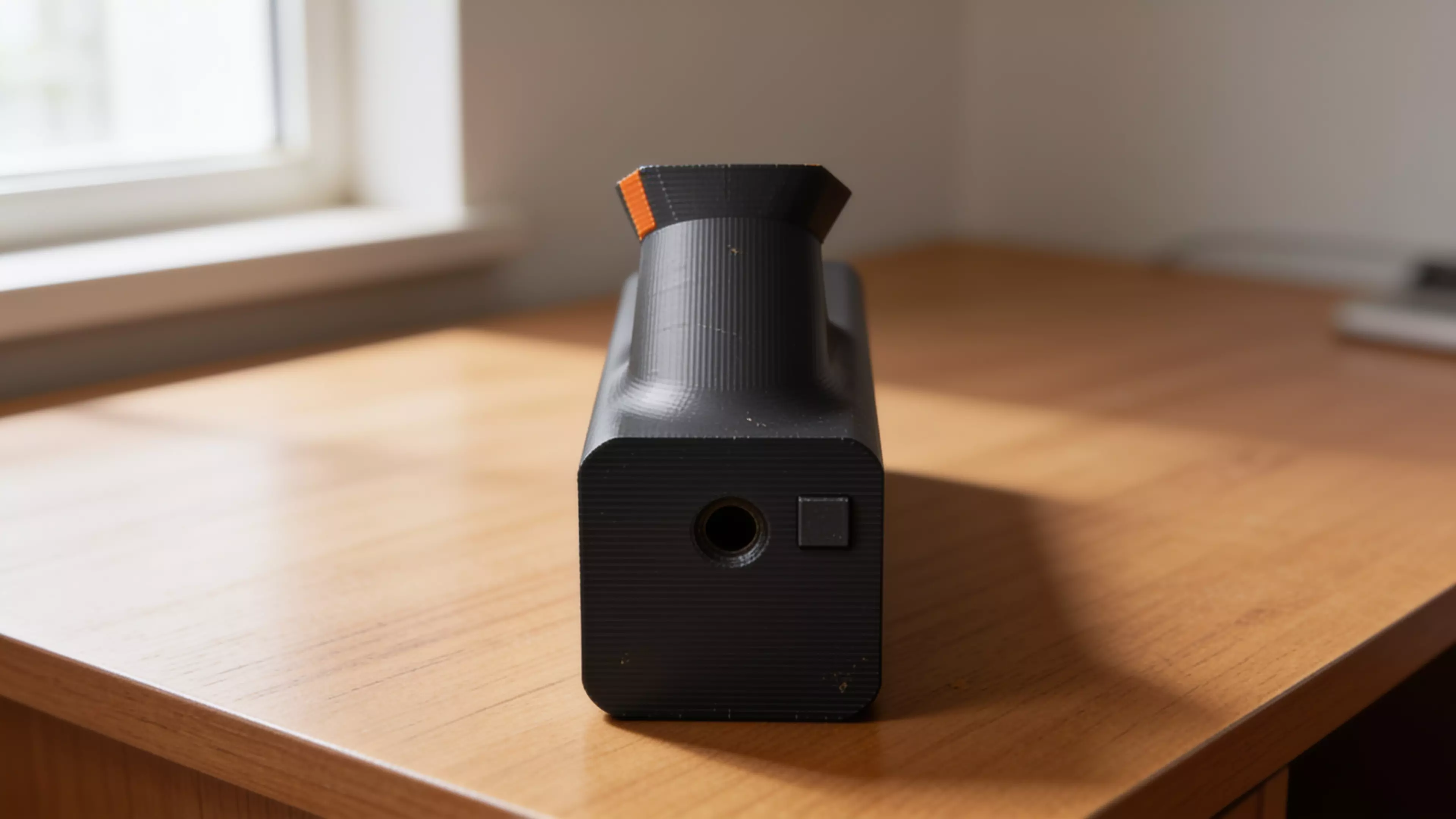 A pocket observatory for eclipse day: point it sunward, shrink the orange tab’s shadow to a dot, and a crisp solar crescent appears on the internal screen — you never look at the sun. Optics-calibrated 0.7 mm pinhole, 55° glare-hooded eyepiece, prints in one piece with zero supports in ~8.5 h. 152 × 38 × 74 mm, PLA.