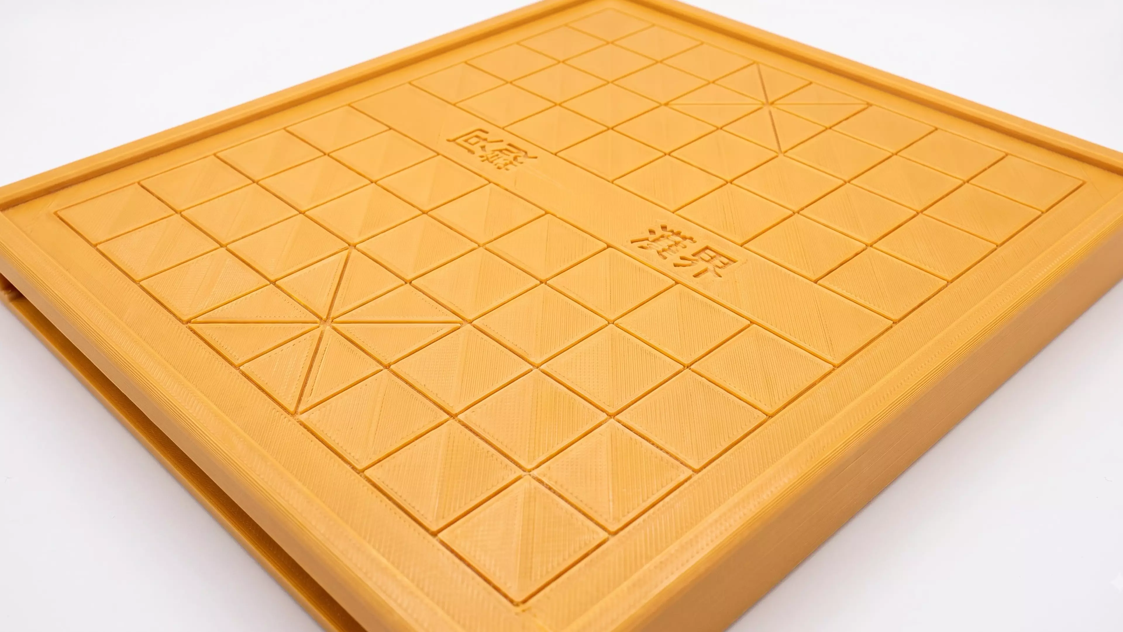 A complete 3D-printable Xiangqi (Chinese Chess) set, featuring:
•	1 Chessboard: Designed with an elevated border frame and 2 integrated sliding drawers (one for each player's color).
•	32 Circular Disc Pieces: Engraved with traditional Chinese characters.