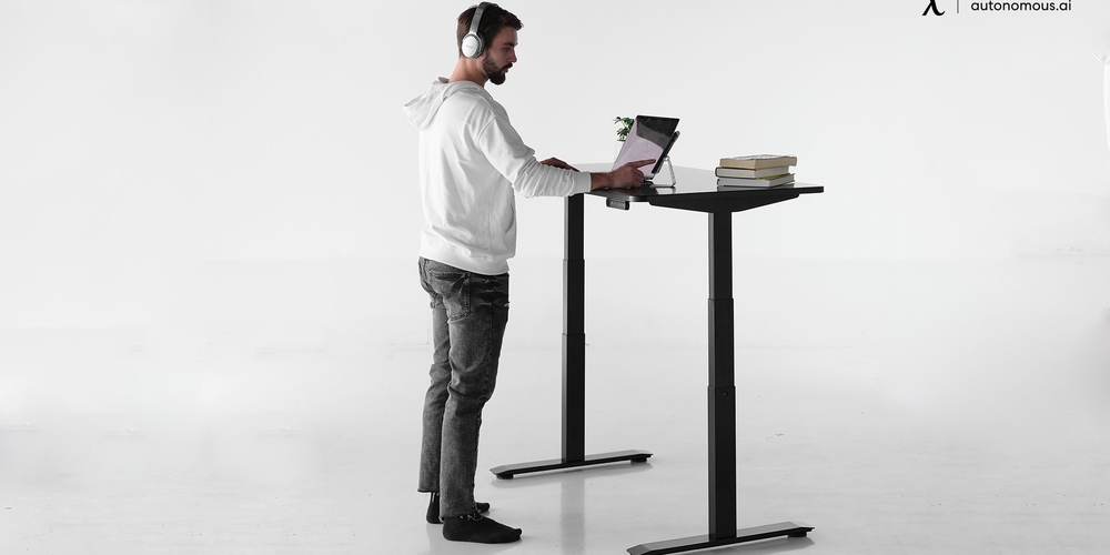 What is the Ideal Desk Height in CM?