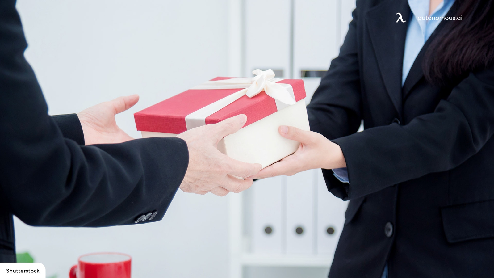 25 Employee Recognition Gift Ideas to Show Your Appreciation