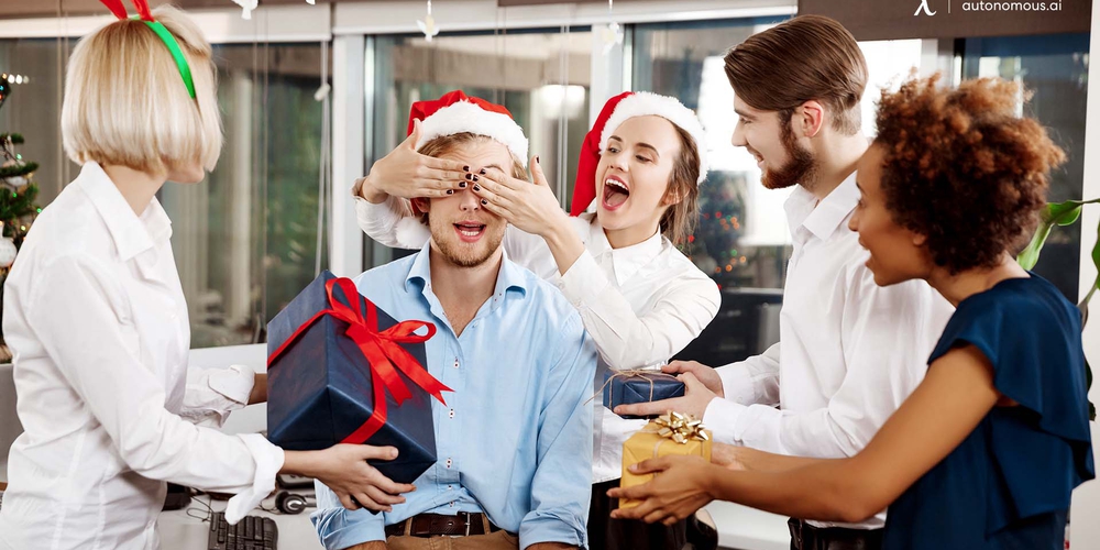 8 Best Office Christmas Gifts for Office Workers