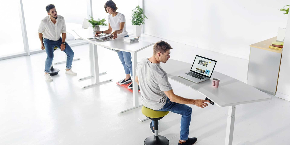 What Is The Best Shape For An Adjustable Standing Desk?