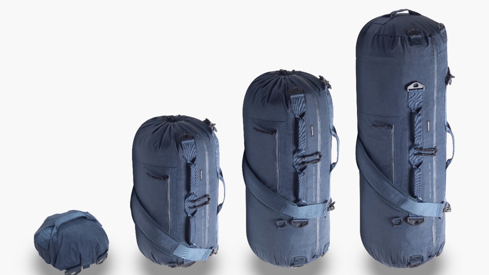 Practiko Adjustable Bag - Navy: A multi-configuration travel bag - Autonomous.ai