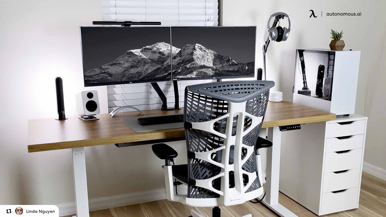 Top 9 Gaming Desks for PlayStation and Awesome Setup