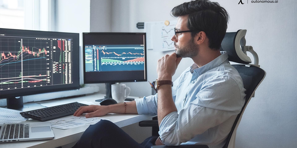 8 Monitor Setups for Day Trading (A Complete Guide of 2023)