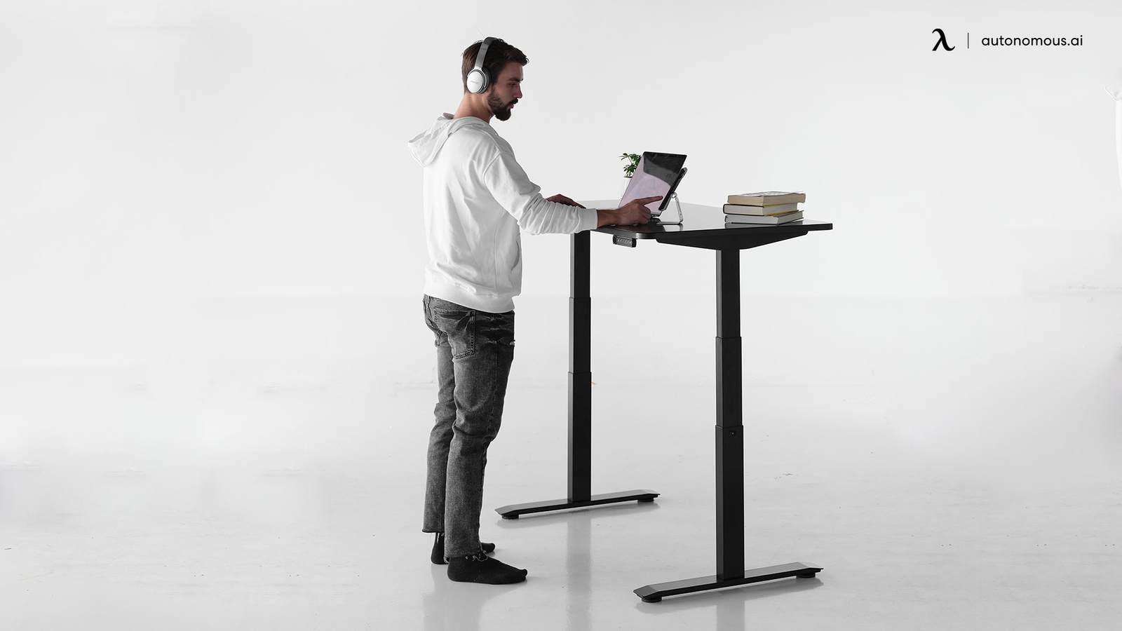 What is the Ideal Desk Height in CM?