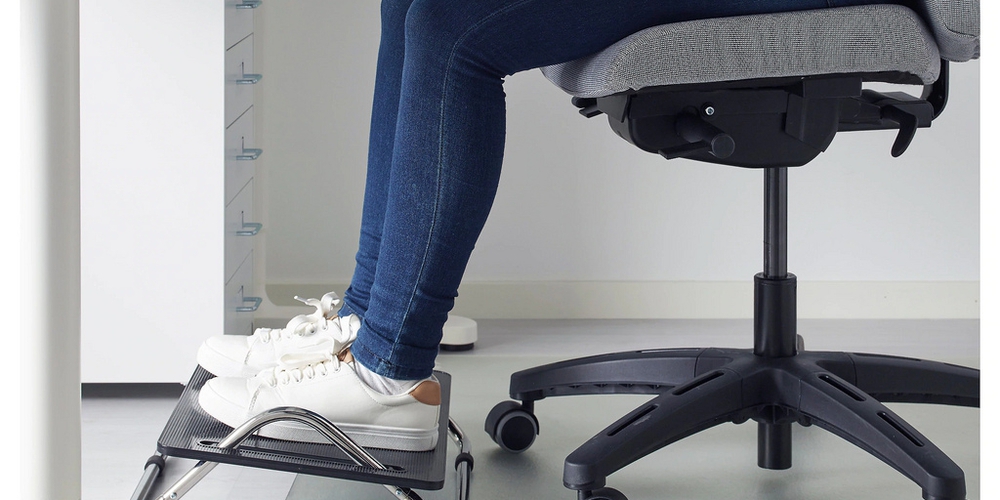 Office Chair Footrests and their Effect on your Good Sitting Posture