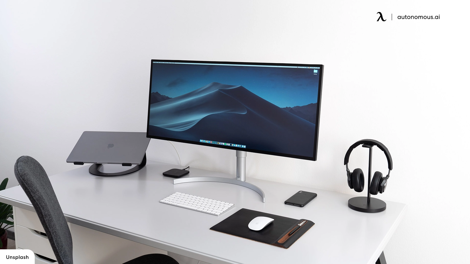 5 Minimalist Monitors for a Clean Desk Setup in 2024