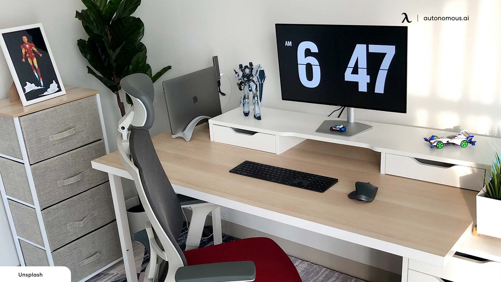 30+ Cool & Inspired Home Office Desk Designs