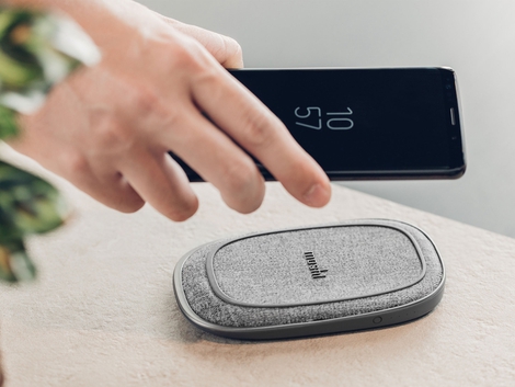Moshi Porto Q 5K Portable Battery with Built-in Wireless Charger