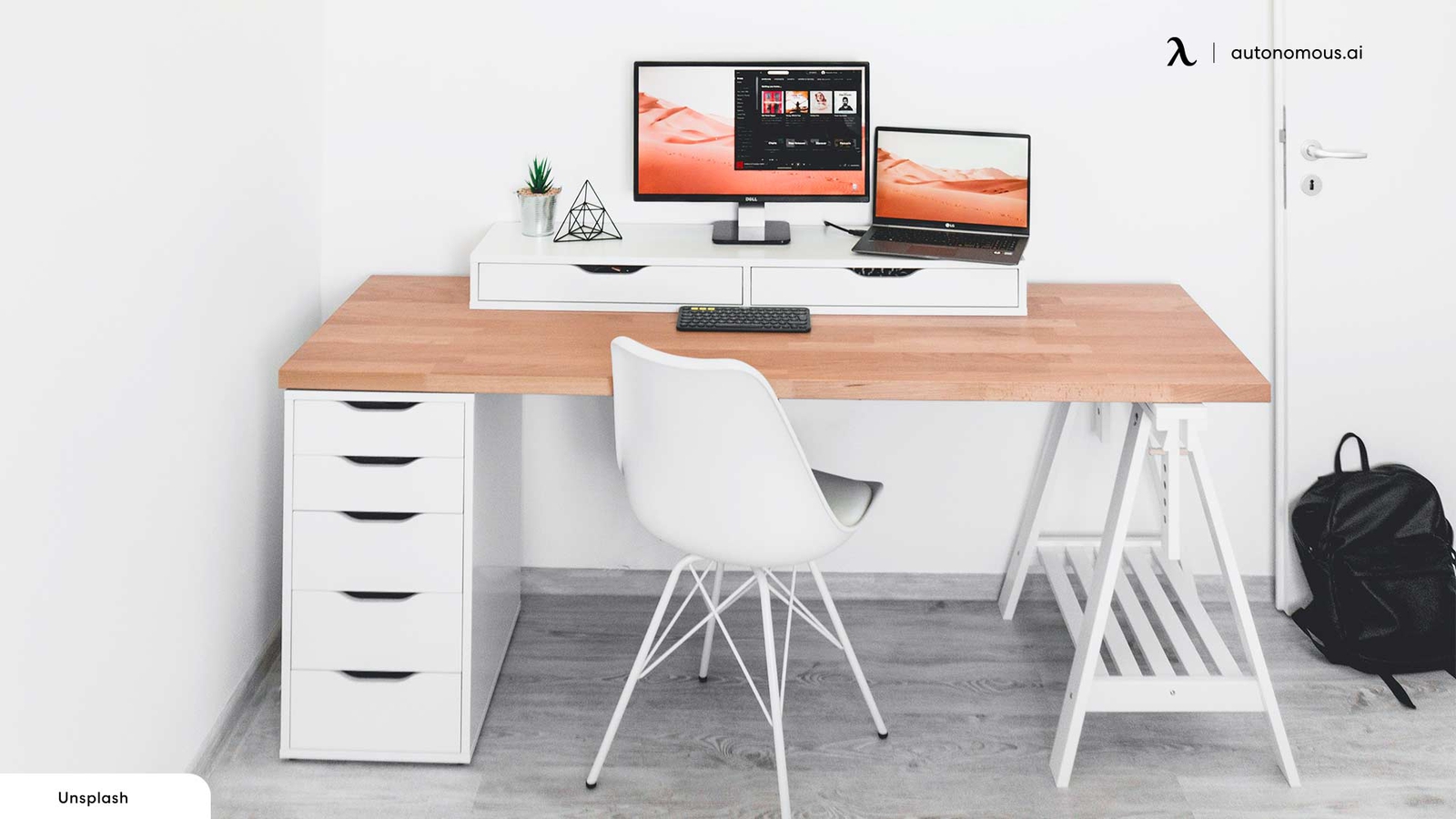 5 Ways to Utilize Your Corner Home Office Space