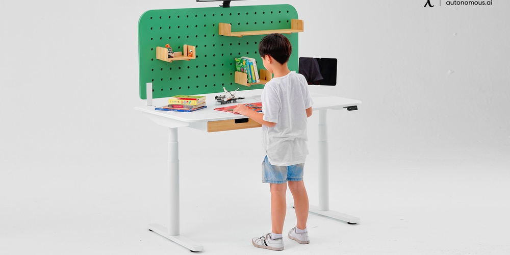 Choosing a Small Desk for Kids to Study & Draw