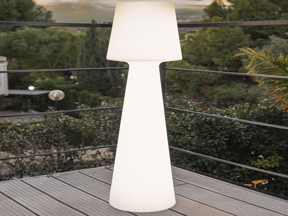 NEWGARDEN Outdoor Cordless LED Lola 110 Floor Lamp: Color Changing RGB