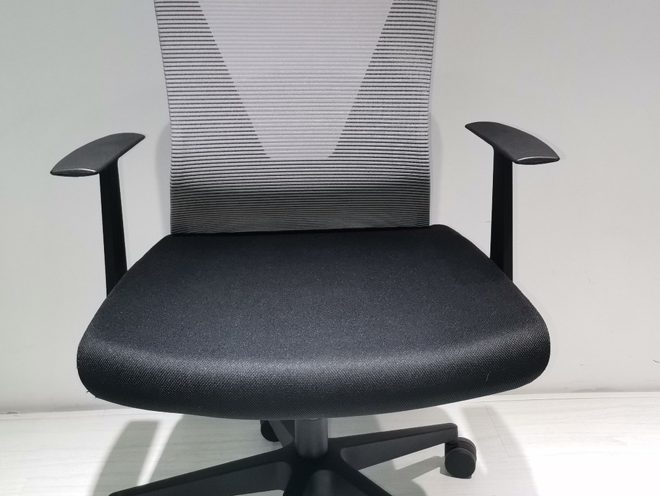 FM FURNITURE Hobart Office Chair: Low back rev chair