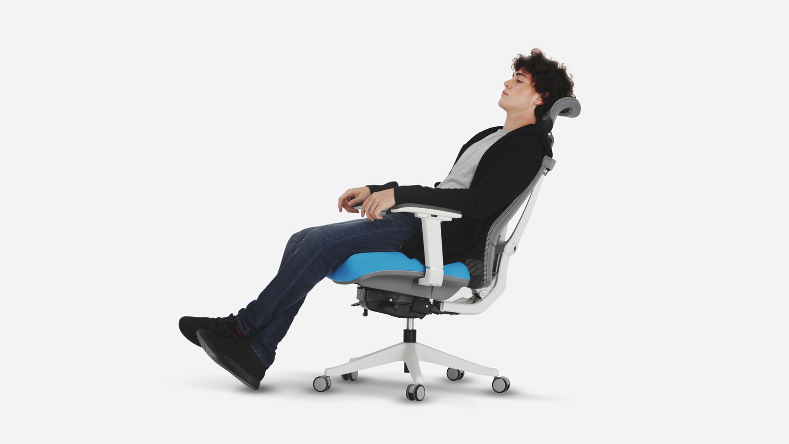 Ergonomic Features That Make Sleeping in an Office Chair Possible and Comfortable
