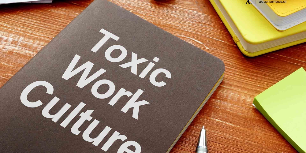9 Signs of A Toxic Hybrid Work Culture You Need to Be Aware Of