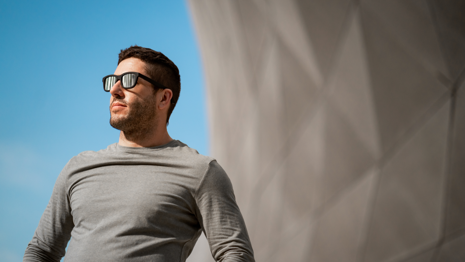 Dusk Lite Appenabled electrochromic smart sunglasses