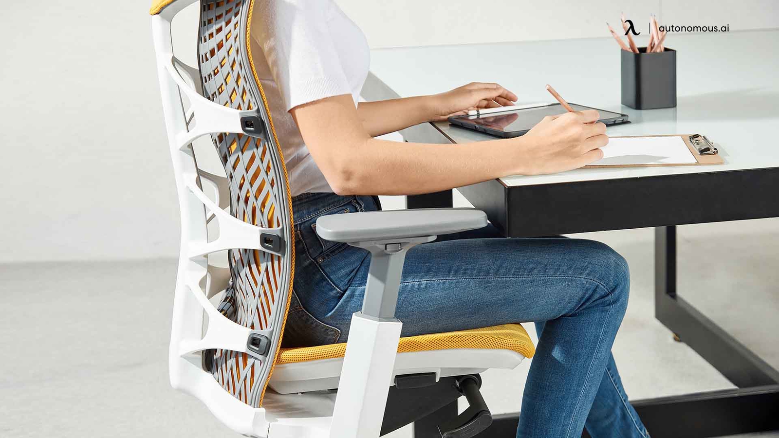 9 Best Office Chairs for Scoliosis (2024 Updated)
