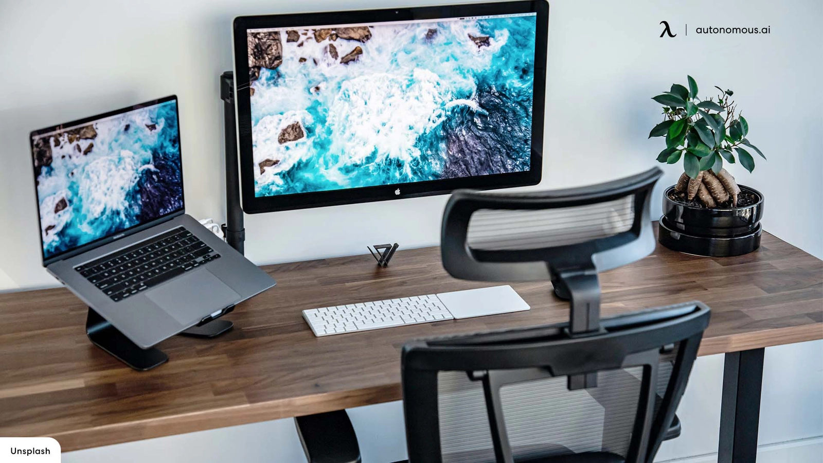 Best Computer Desks for Apple iMac in 2024