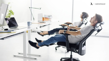 The Benefits of Using a Footrest in Your Home Office 