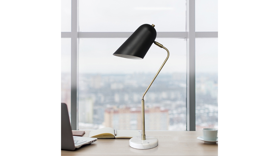 Autonomous desk store lamp