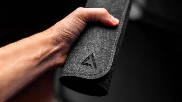 Deltahub Minimalistic Desk Mat L ダークグレー Minimalistic Desk Mat - Cozy Felt Comfort | DeltaHub