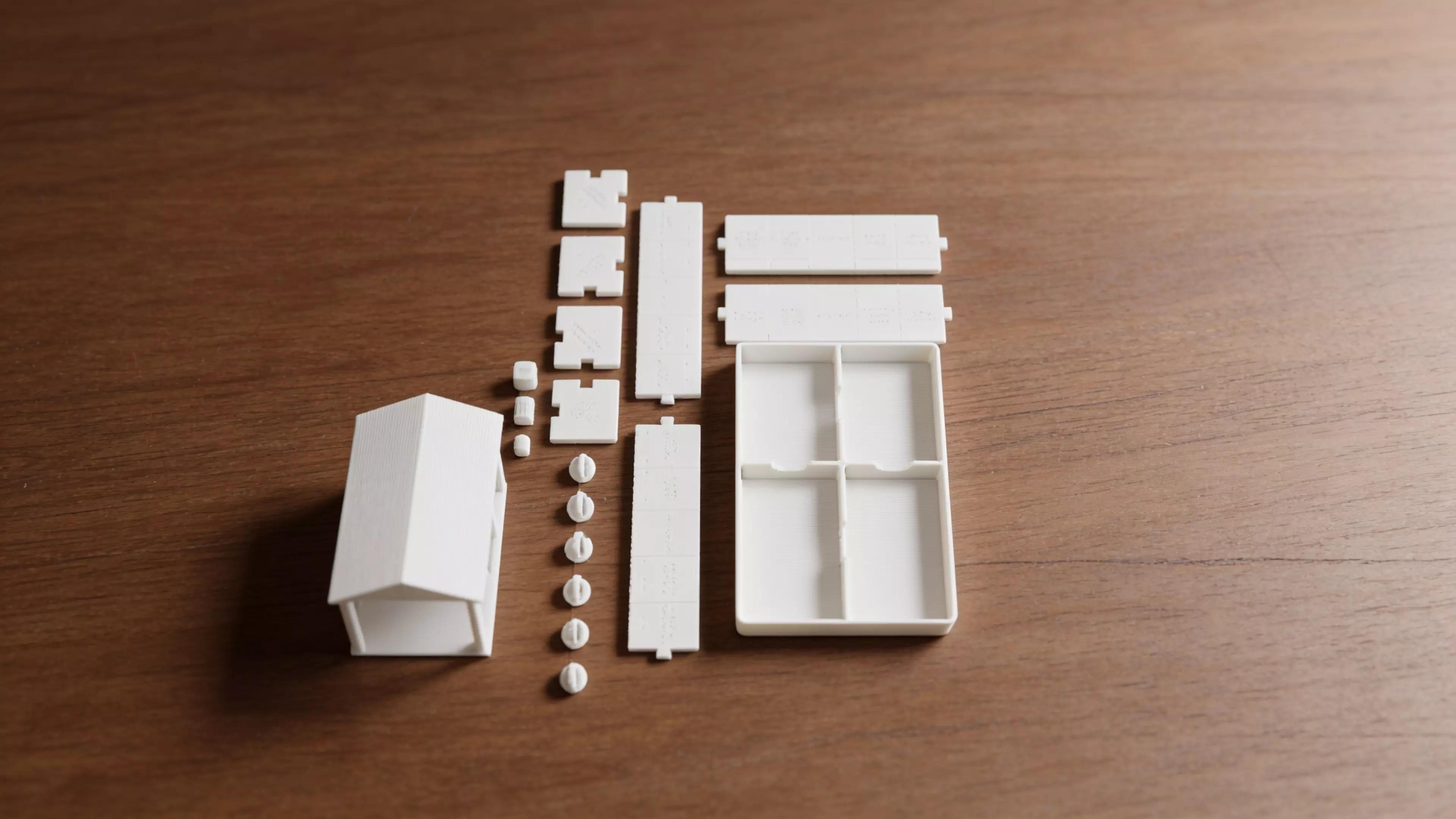 A complete printable set for the game: a 270 × 270 mm snap-together tile board with all 24 spaces engraved, 6 animal tokens (lion, elephant, fox, turtle, panda, eagle), shelter + wildlife-center building pieces, two dice, and a card/money storage tray.