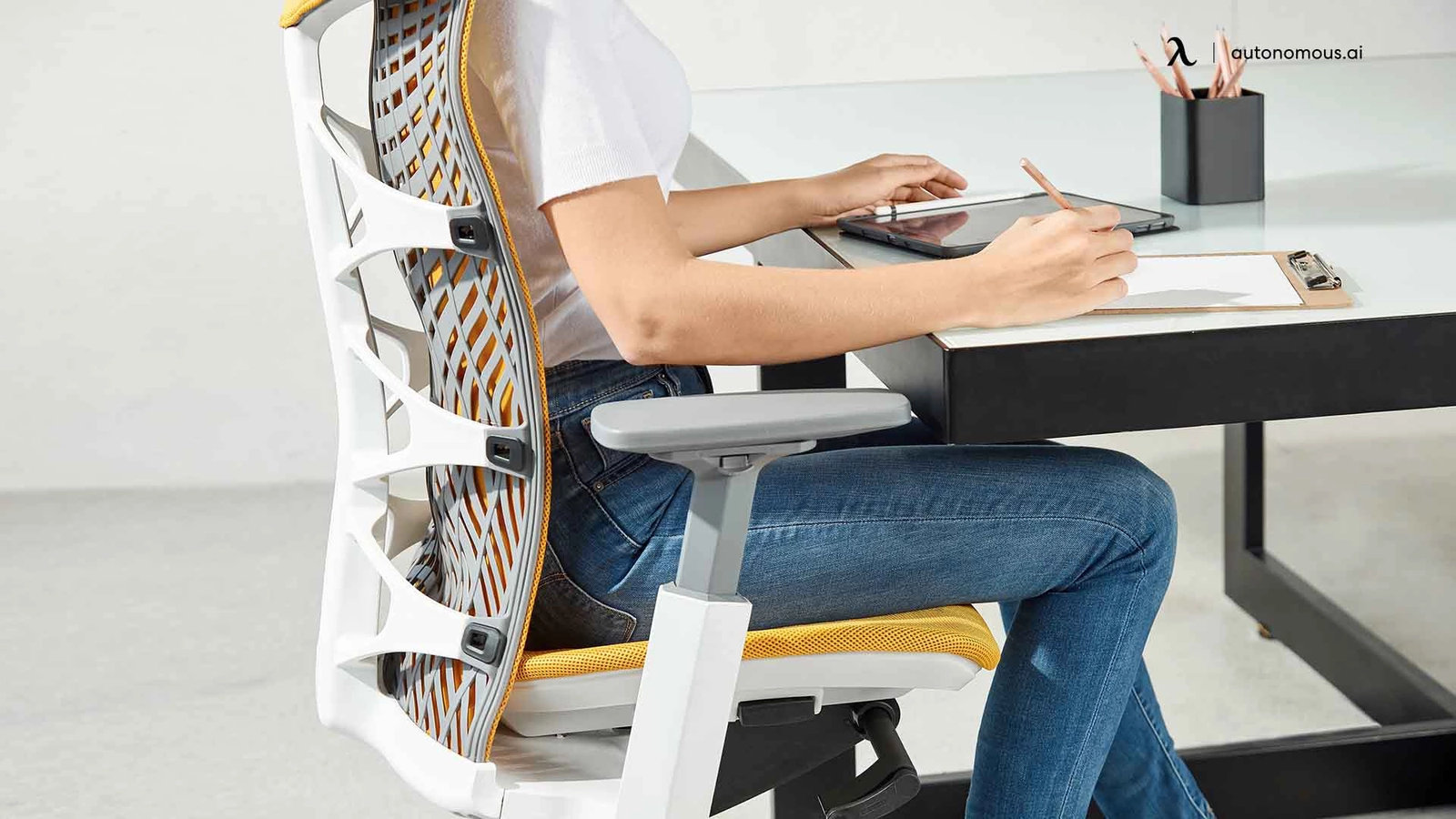 14 Best Office Chairs for Scoliosis (2024 Updated)