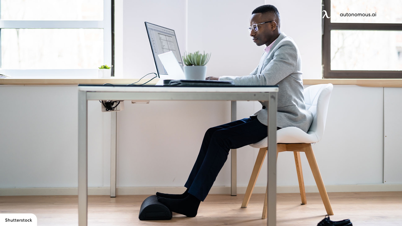 Top 5 Adjustable Footrests Under Desk To Use In Office