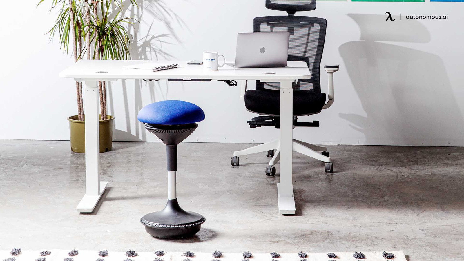 Top 10 Standing Desk Chairs In Canada To Buy