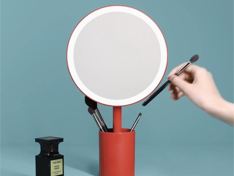 Moody Mouse Charging Desk Makeup Mirror - Daylight Illumination