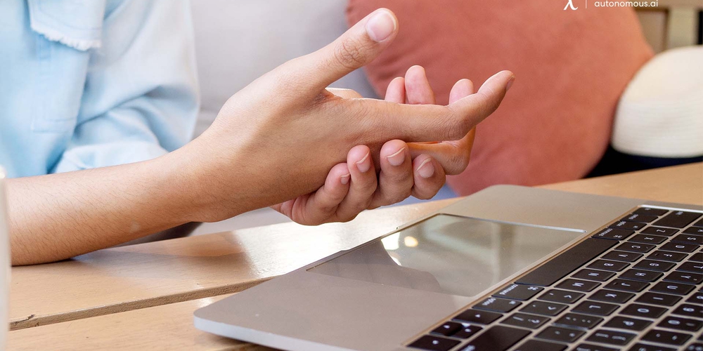 Numbness in Fingers: Causes to Avoid at the Workplace