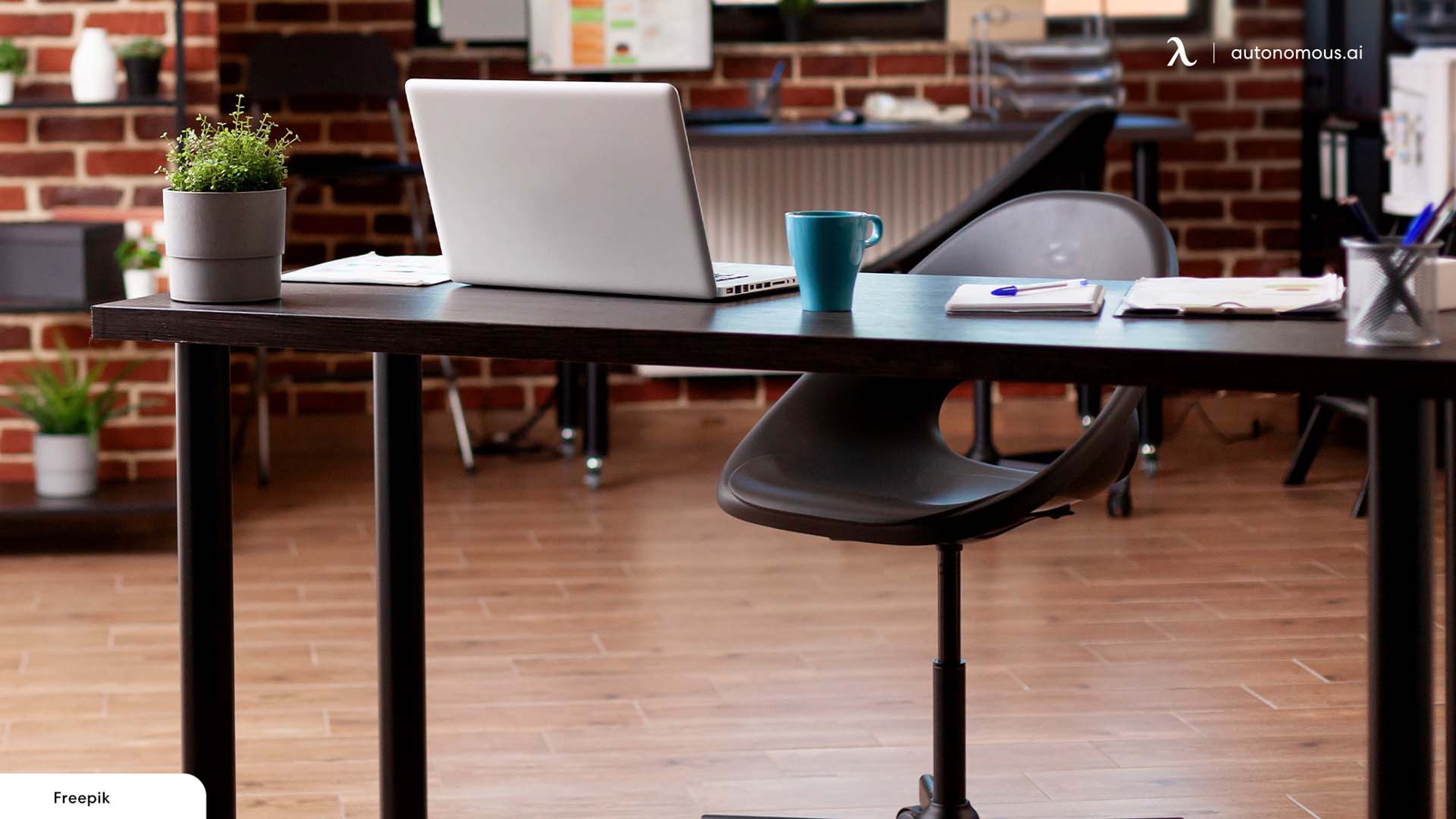 15 Best Desks for College Students on a Budget