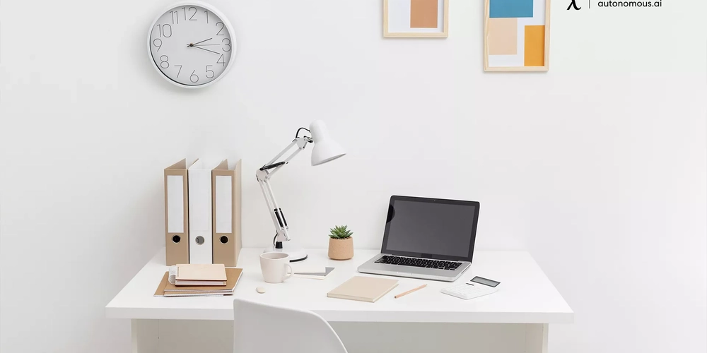 10 Light Wood Office Desks for A Modern Workspace