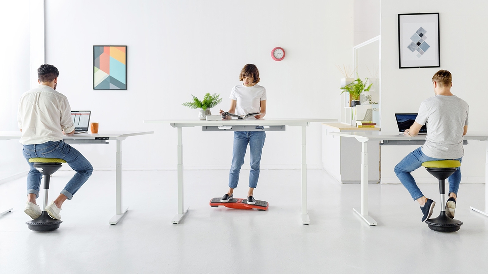 Autonomous shop ergo stool
