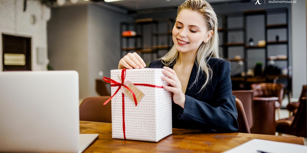 Seven Thoughtful & Professional Gifts for Your Female Boss in 2023
