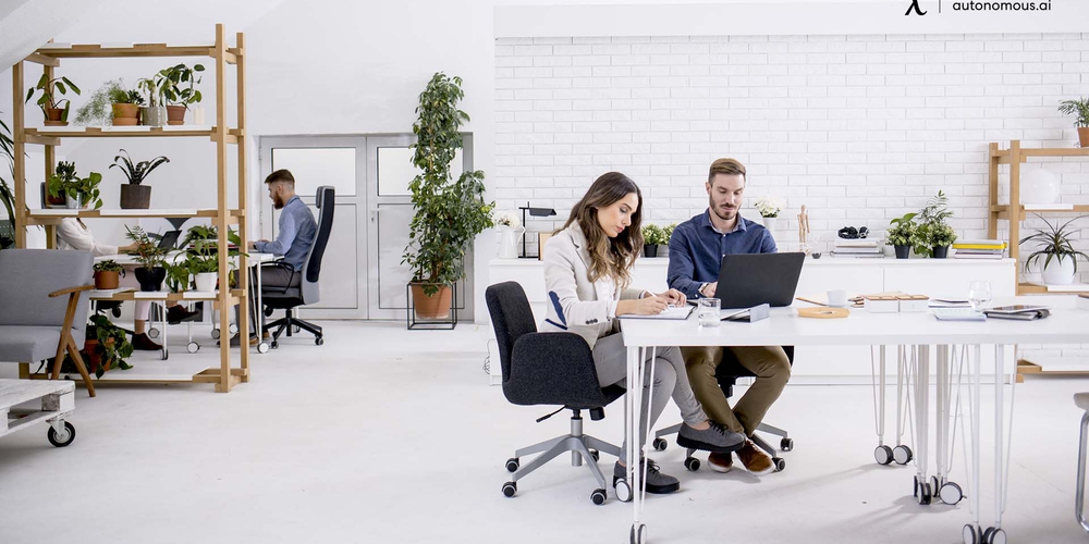 The Pros and Cons of a Hot Desking Model