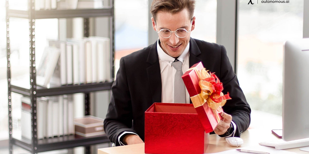 15 Appropriate Christmas Gifts for Boss Ideas