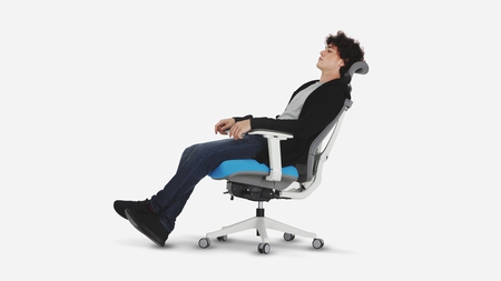 Spine Specialists Explain Why You Need One Of These Ergonomic Office Chairs