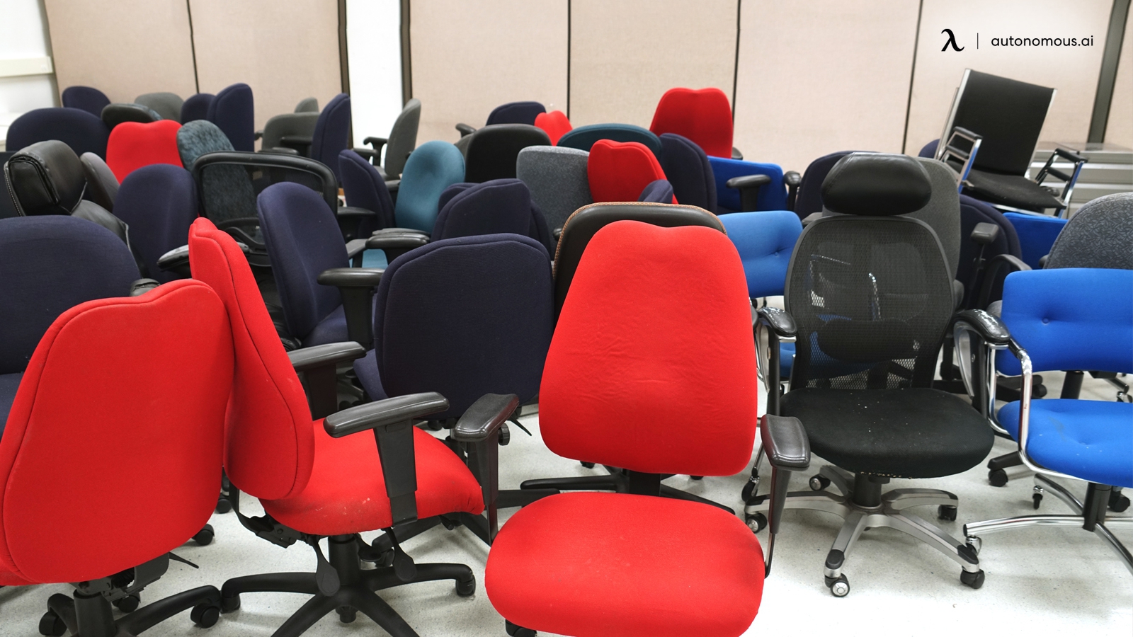 The Pros and Cons of Buying Chairs from Office Liquidations