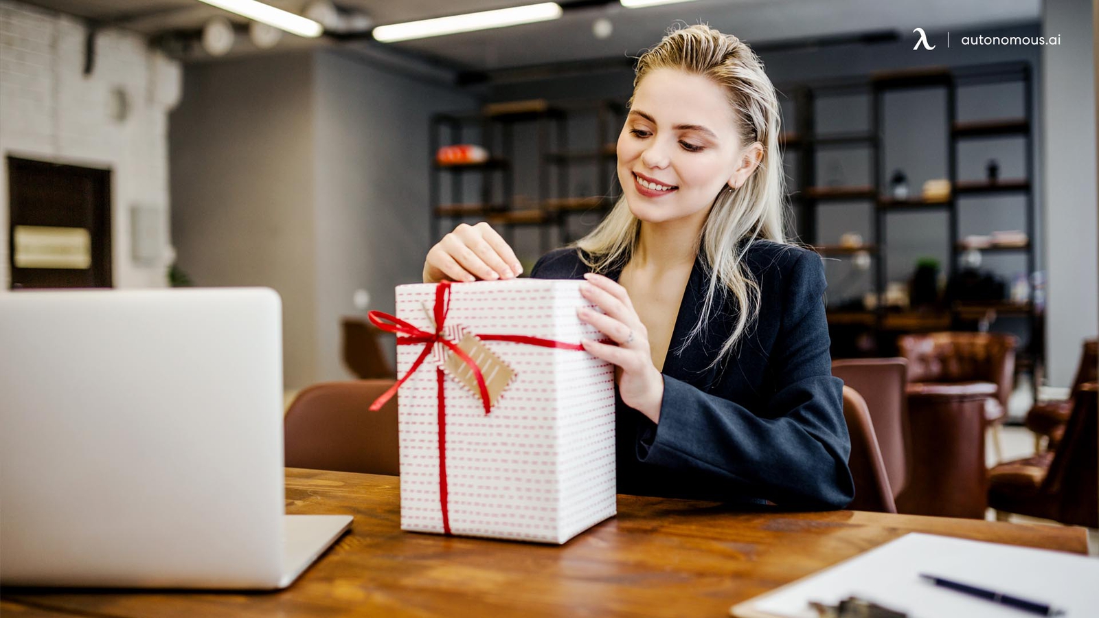 Seven Thoughtful & Professional Gifts for Your Female Boss in 2024