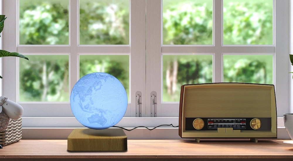 Lamp Depot Magnetic Levitation Lamp: Floating Moon